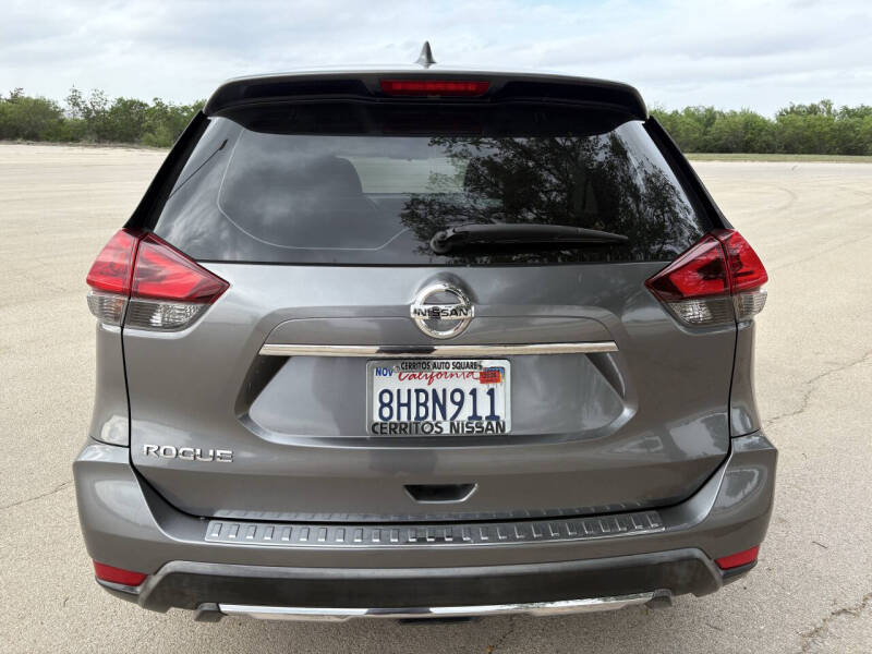 2018 Nissan Rogue SV