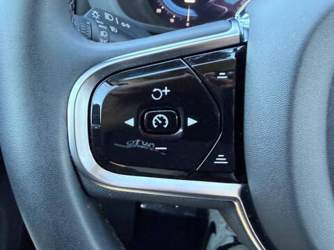 2023 Volvo XC60 B5 Plus Dark Theme