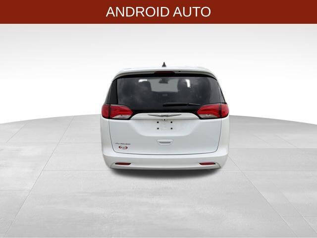 2022 Chrysler Voyager LX