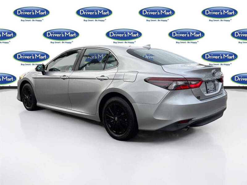 2022 Toyota Camry Hybrid LE