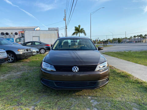 2012 Volkswagen Jetta for sale at ONYX AUTOMOTIVE, LLC in Largo FL