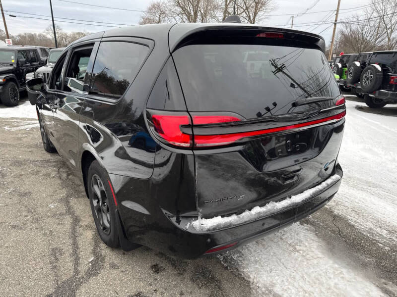 2023 Chrysler Pacifica Plug-In Hybrid Limited