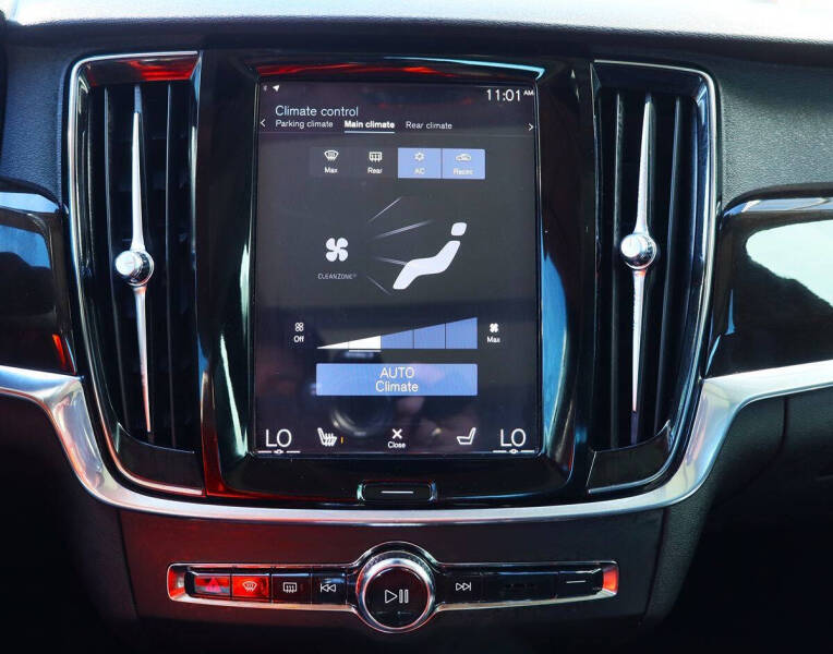 2018 Volvo S90 T8 Momentum