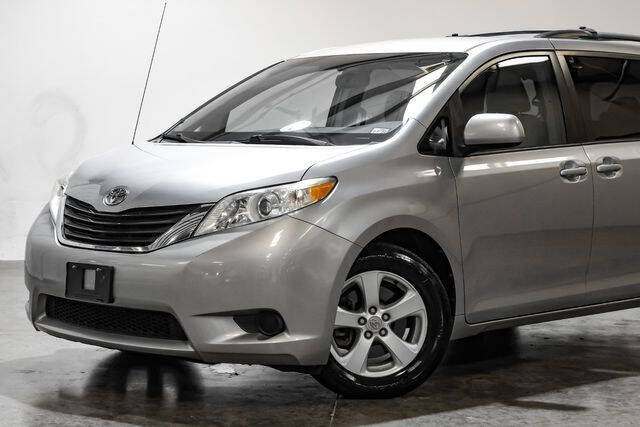 2012 Toyota Sienna LE 8-Passenger