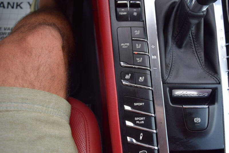 2015 Porsche Macan Turbo