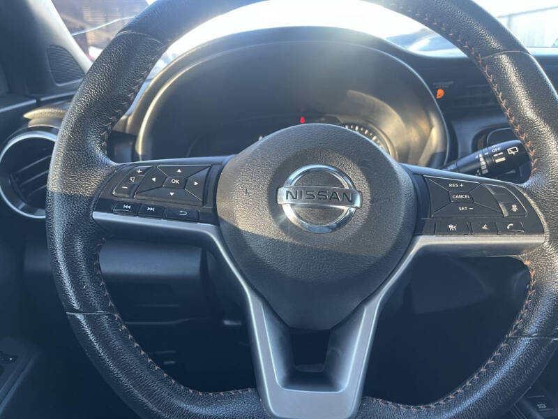2021 Nissan Kicks SR