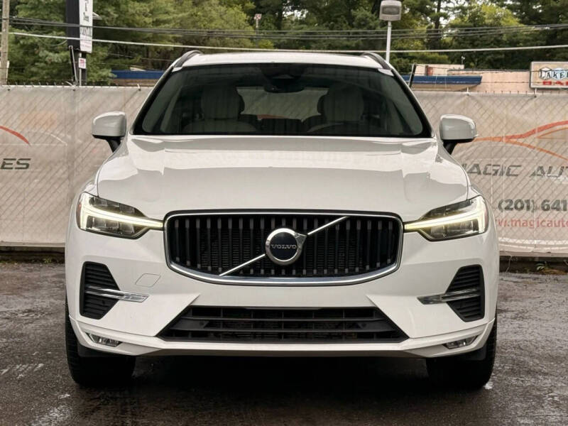 2022 Volvo XC60 B5 Momentum