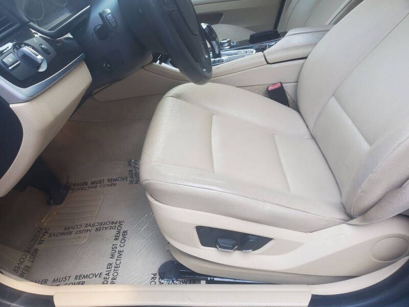 2012 BMW 5 Series 528i