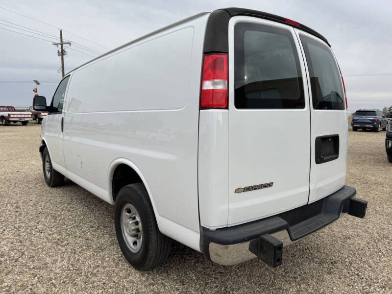 2022 Chevrolet Express 2500