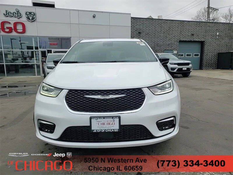 2025 Chrysler Pacifica Select