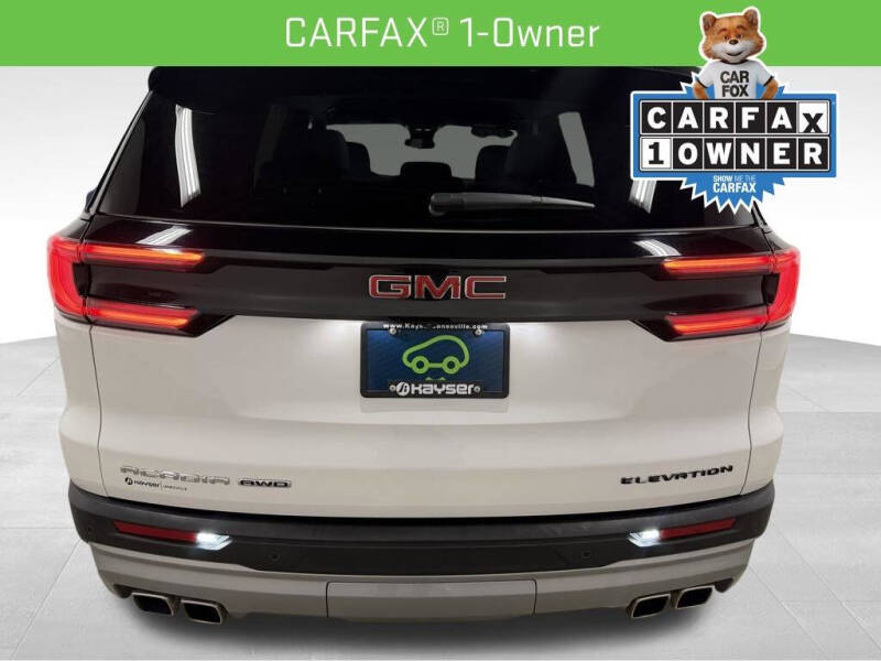 2025 GMC Acadia Elevation
