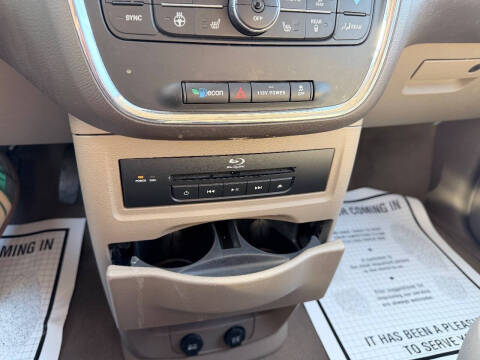 2015 Chrysler Town and Country Touring-L