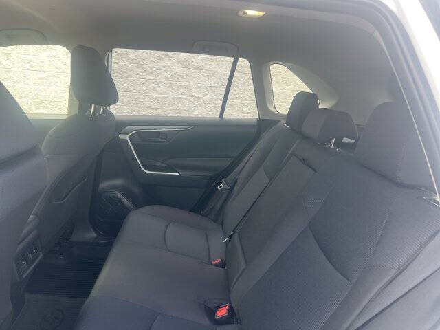 2025 Toyota RAV4 Hybrid LE