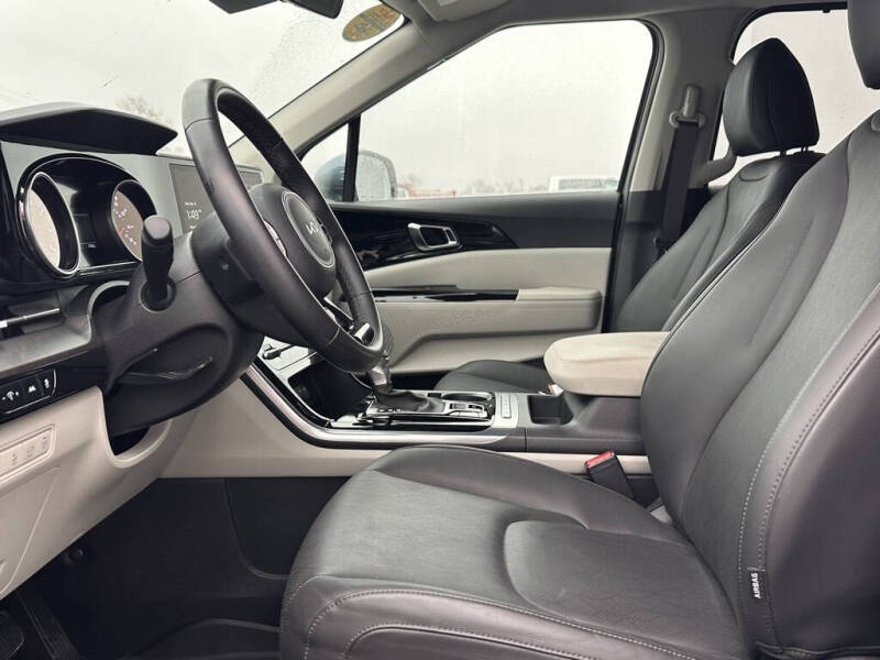 2024 Kia Carnival EX