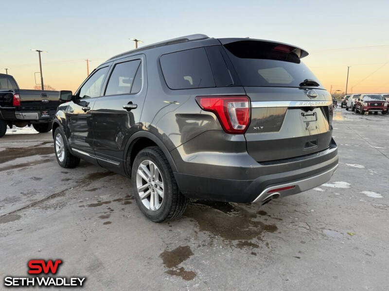 2017 Ford Explorer XLT photo 7