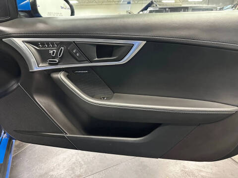 2019 Jaguar F-TYPE P300