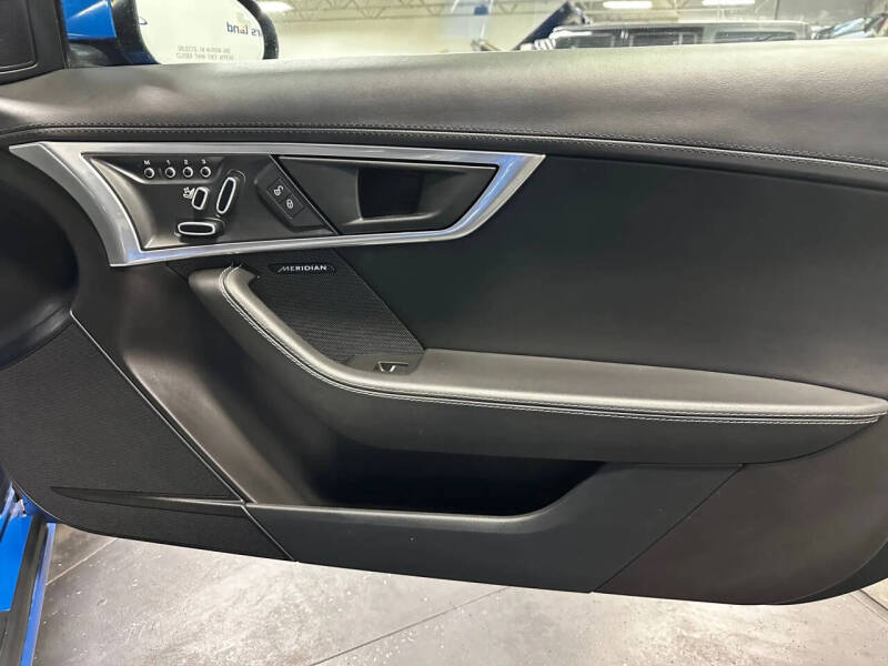 2019 Jaguar F-TYPE P300