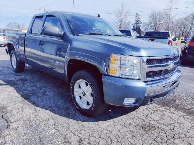 2010 Chevrolet Silverado 1500 for sale at The Car Cove, LLC in Muncie IN