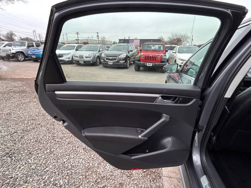 2017 Volkswagen Passat 1.8T R-Line