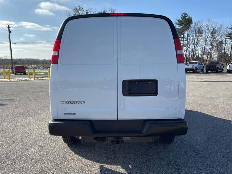 2025 Chevrolet Express 2500