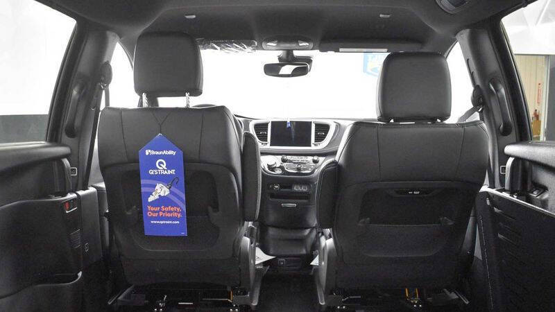 2025 Chrysler Pacifica Select