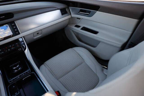 2017 Jaguar XF 35t Prestige