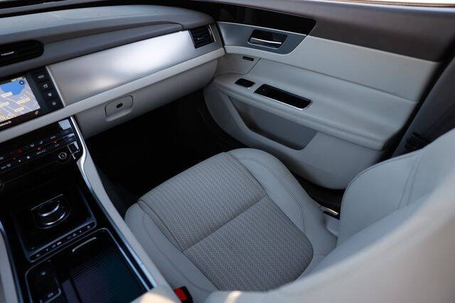 2017 Jaguar XF 35t Prestige