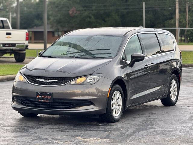 2020 Chrysler Voyager LX