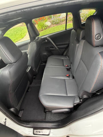 2017 Toyota RAV4 SE