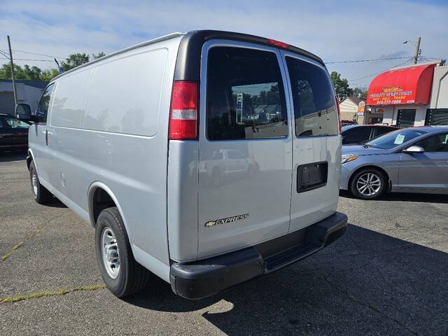 2024 Chevrolet Express 2500