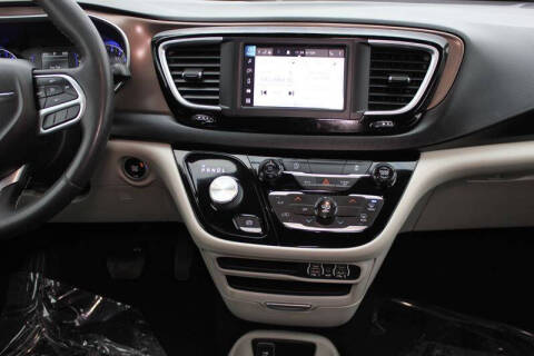 2022 Chrysler Voyager LX
