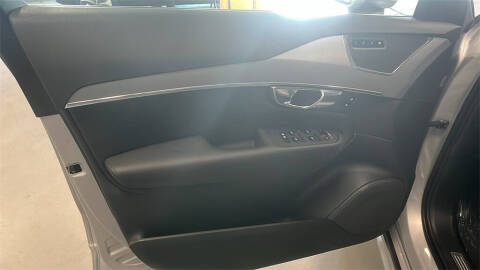 2025 Volvo XC90 B5 Core Bright Theme