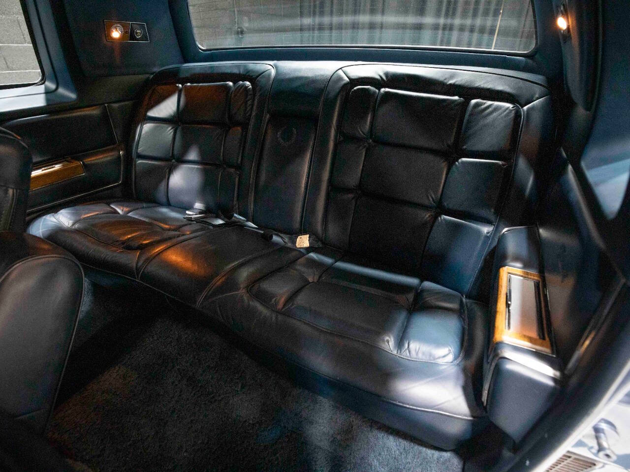 1985 Cadillac Fleetwood Brougham 35