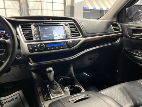 2016 Toyota Highlander Limited Platinum