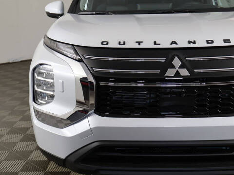 2026 Mitsubishi Outlander ES