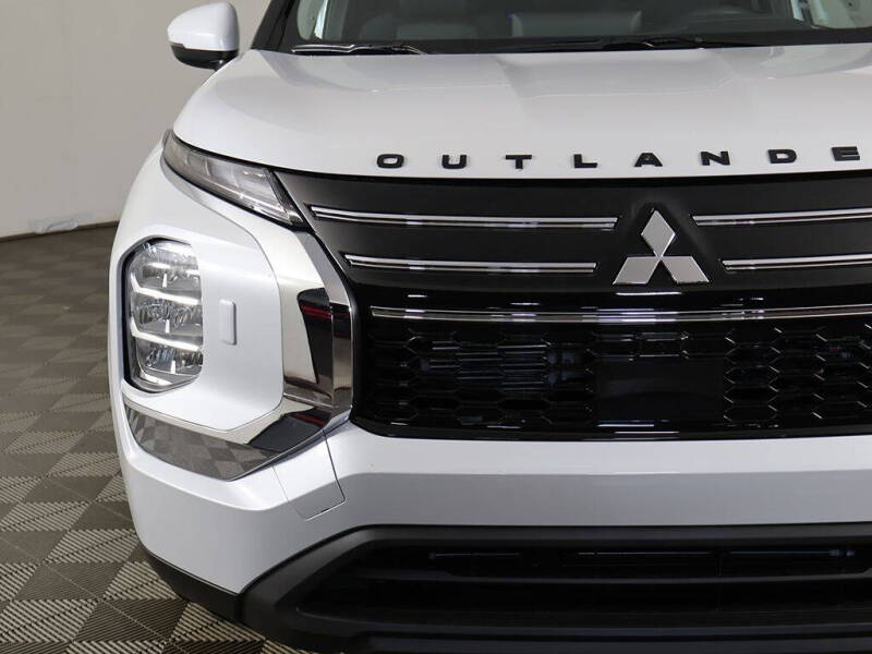 2026 Mitsubishi Outlander ES