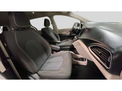 2020 Chrysler Voyager LX