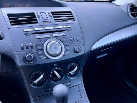 2013 Mazda MAZDA3 i SV