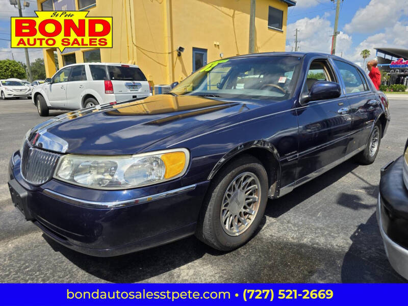 Lincoln Town Car's photo