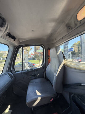 2016 Freightliner M2 106