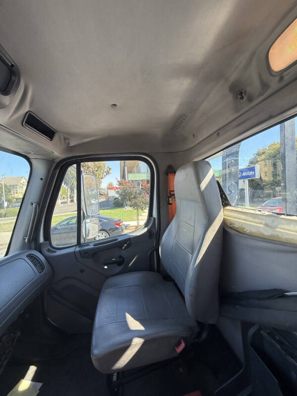 2016 Freightliner M2 106