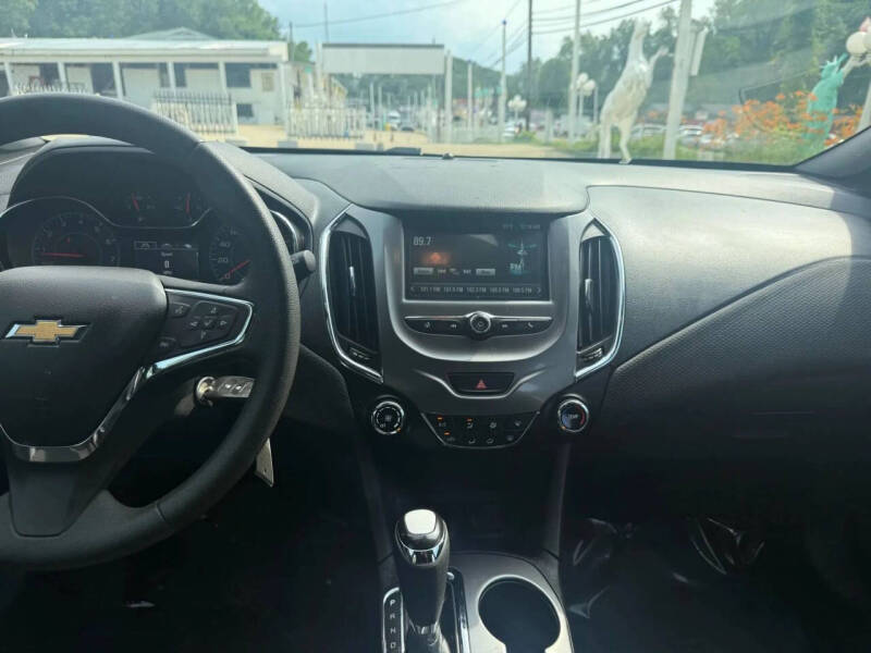 2017 Chevrolet Cruze LT Auto