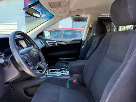 2016 Nissan Pathfinder SV