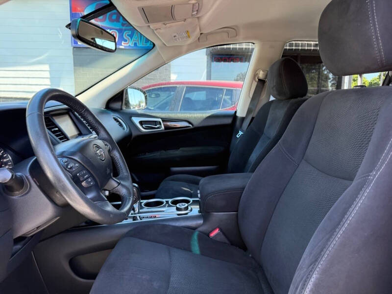 2016 Nissan Pathfinder SV