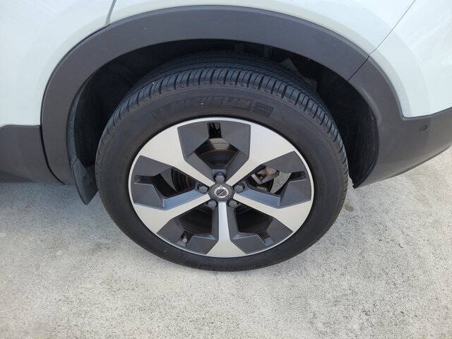 2024 Volvo XC40 B5 Plus Bright Theme