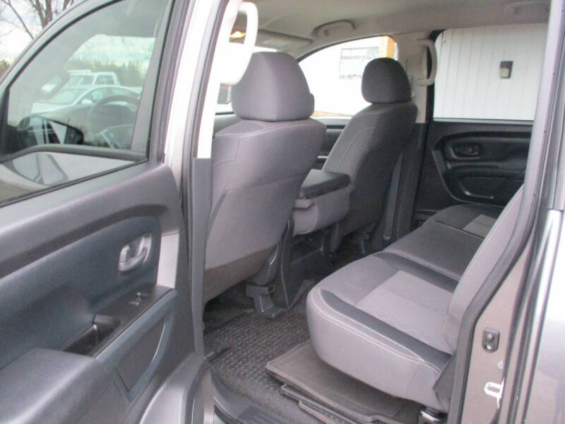 2023 Nissan Titan SV