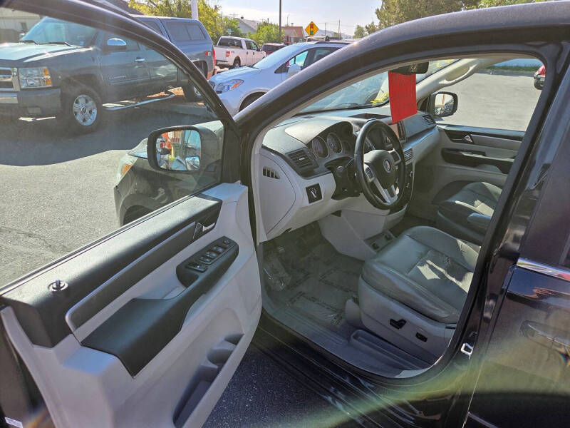 2013 Volkswagen Routan SE