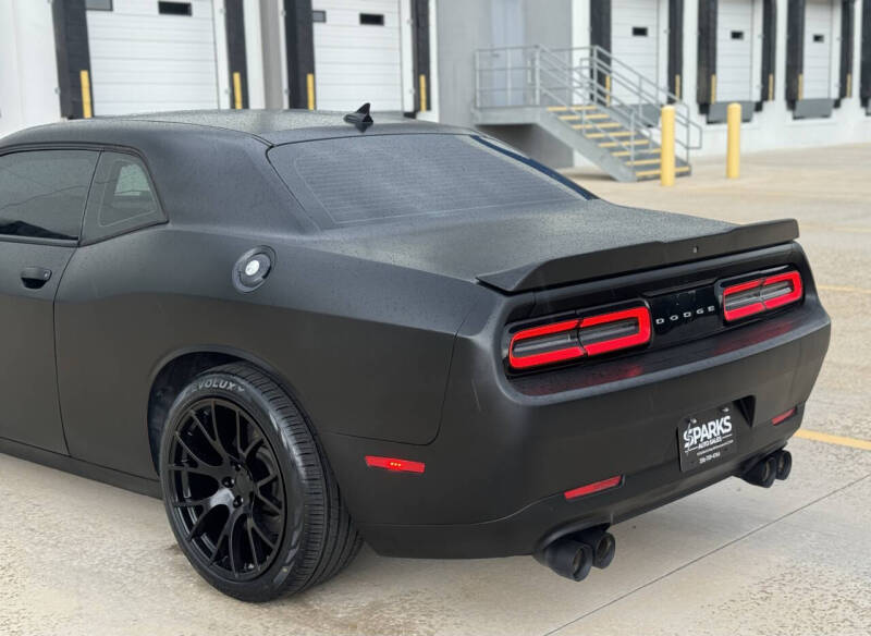 2016 Dodge Challenger 392 HEMI Scat Pack Shaker