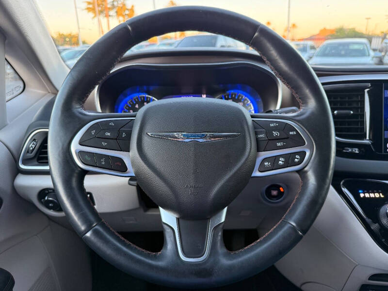 2017 Chrysler Pacifica Touring-L Plus