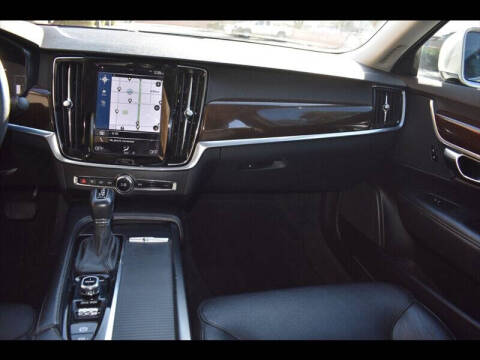 2017 Volvo S90 T5 Momentum